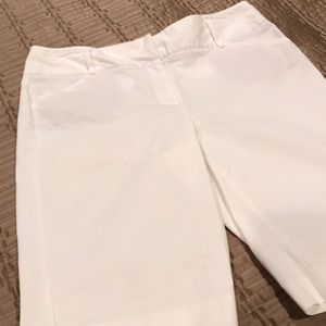 Dana Buchman shorts, white, cotton blend, size 10
